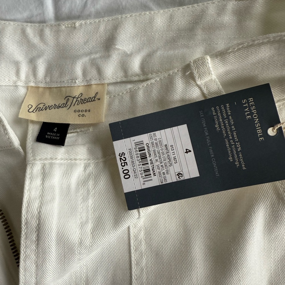 Universal Thread Cream Shorts